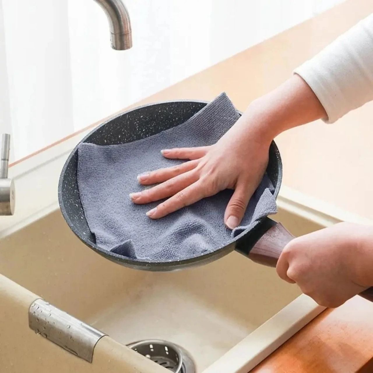 Ściereczki z mikrofibry do sprzątania w rolce (30 sztuk), KitchRoll - Image 2